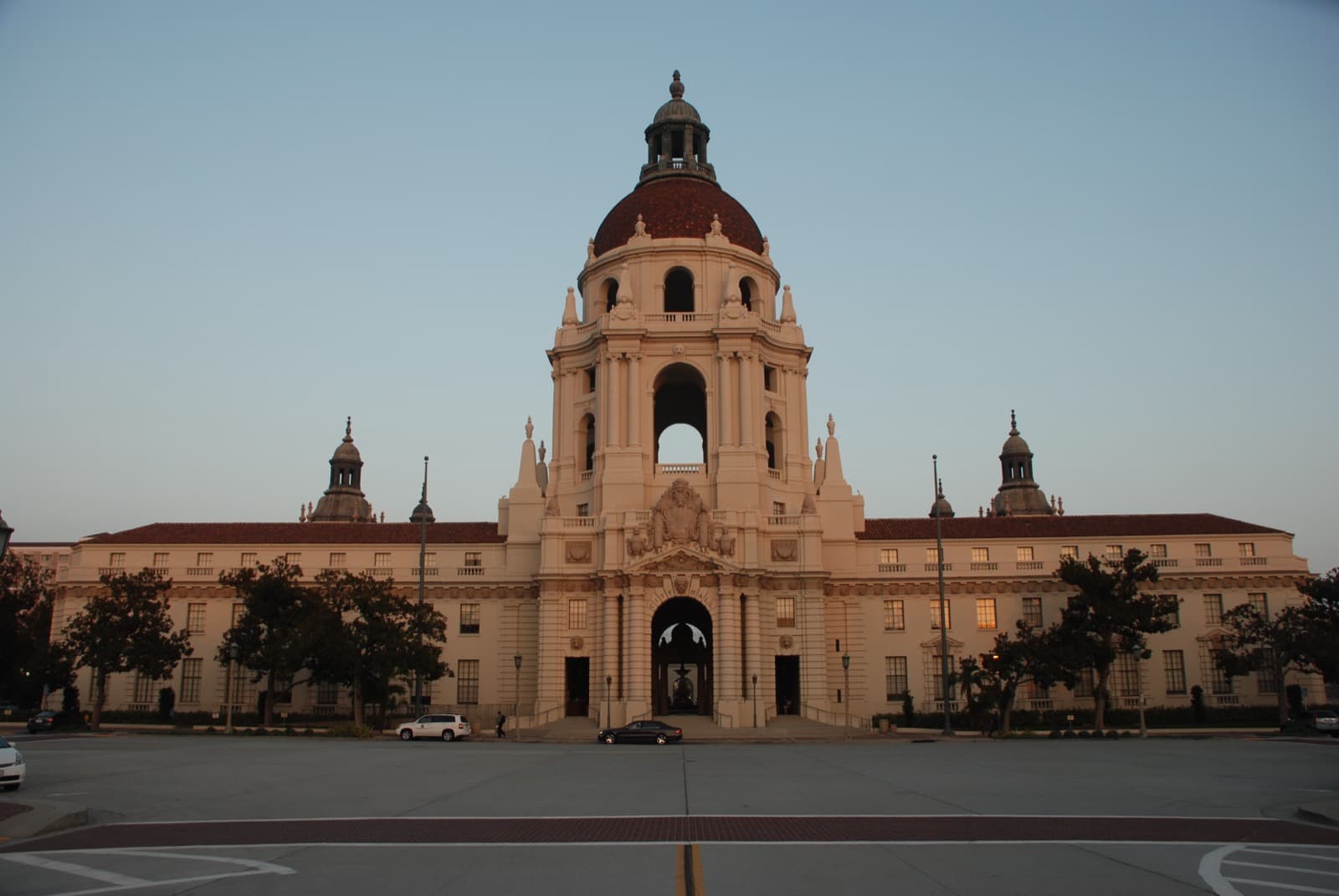 Pasadena City Hall's domed Beaux-Arts tower and arched entry courtyard on a clear day