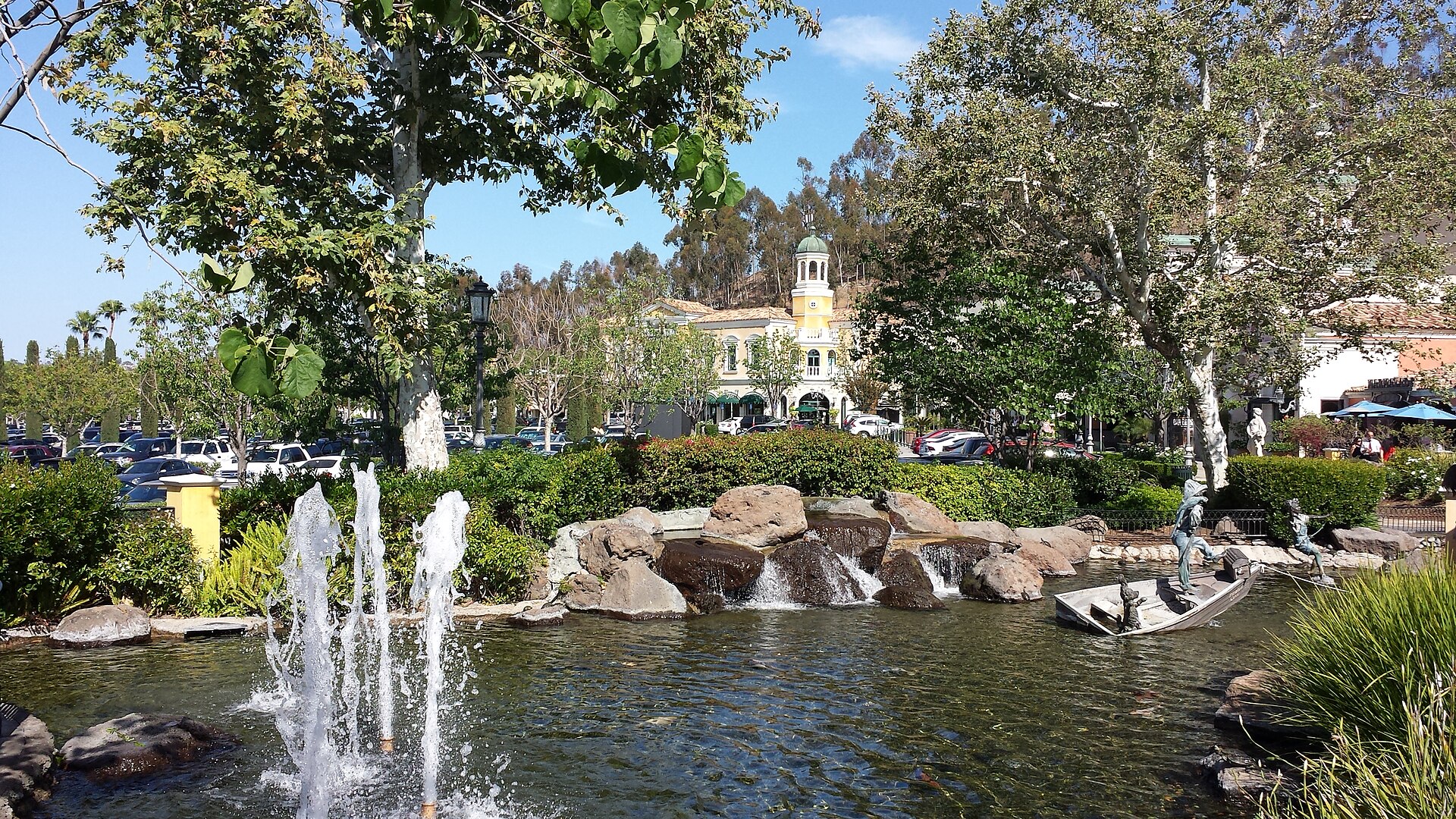 The Commons at Calabasas open-air shopping and dining center