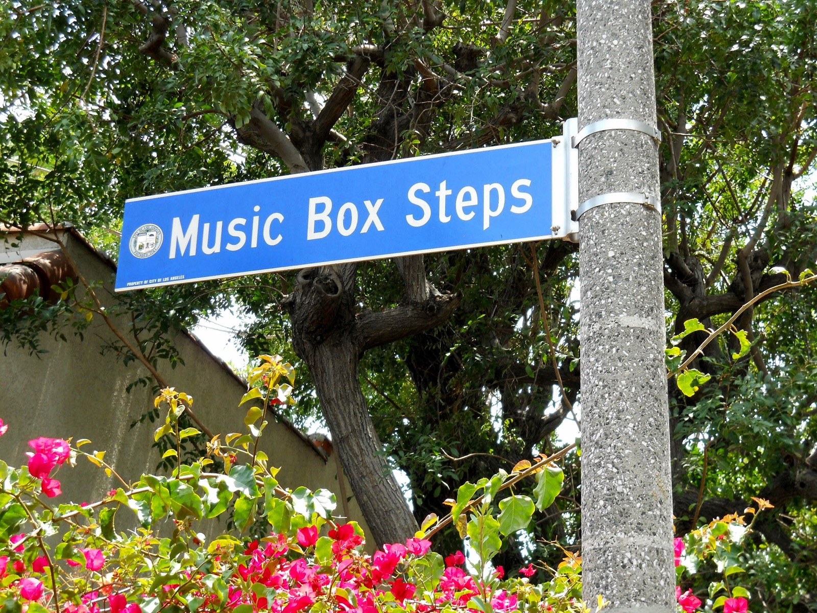Sign at the top of the Music Box Steps on Descanso Drive, marking the Laurel and Hardy filming location